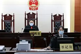 地铁“咸猪手”被判刑！男子借车厢人多拥挤多次触摸女乘客隐私部位被判拘役图片
