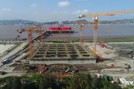 这锚碇稳了，悬索桥就稳了图片