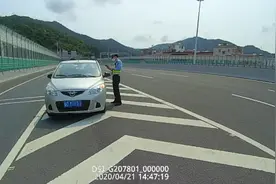 女司机回珠海走错路把车停高速路中间！对交警大吼：12分随便扣图片