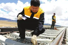 生命禁区里安全征途的领头雁——中国铁路青藏集团有限公司格尔木工务段望昆线路车间副主任于本蕃图片