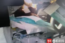 “锅”从天降！女子被大风吹来的锅盖砸中脸，血流不止……图片