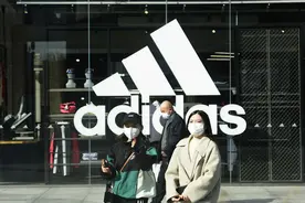 「图集」乌云笼罩中的阿迪达斯图片