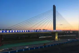 沈阳铁路枢纽昆山西路上跨桥成功完成转体施工图片