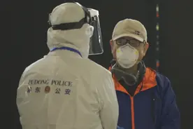 浦东机场防疫纪实：教授回国先开网课视频封面