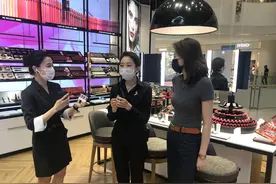 “五月·向荣”京汉烟火气直播丨挑口红、猜盲盒有秘诀？图片
