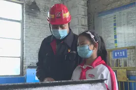 淄博市淄川区：学生走进车间向劳动者致敬图片