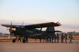 海军航空大学举行首次空中战勤、无人机操控专业士官选拔图片