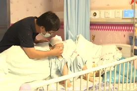 太心疼！4岁女童在小区内惨遭大黄狗撕咬，狗主人至今未露面图片