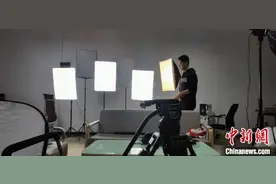 在华伊拉克小伙拍摄微电影：我想记录真实的中国抗“疫”故事图片
