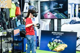 撑老板｜迪卡侬引入新科技，机器人助力智慧抗疫图片
