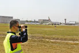 每天巡视100多公里驱赶飞鸟图片