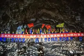 莆炎高速鱼塘溪隧道右洞提前12天顺利贯通图片