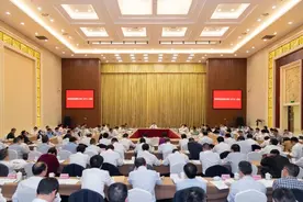 集中精力抓经济 坚定信心促发展图片