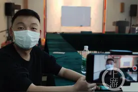 “错换28年人生”认亲现场 当事人特意理发：让亲生父母看到更好的自己图片