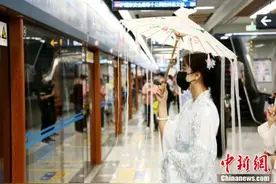 西安地铁文化专列发车 开启“穿越”之旅图片