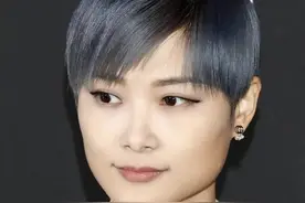 央视”五一”劳动节晚会 李宇春独唱《和你一样》致敬劳动者图片