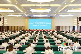 常德集中慰问援鄂医疗队和一线医务人员、劳模工匠代表、三八红旗手代表并召开青春战“疫”先进典型座谈会图片