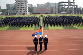 北京消防隆重举行消防员授衔及全优队员表彰仪式图片