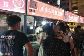 正宁路夜市恢复营业 兰州市“夜经济”逐步步入正轨图片