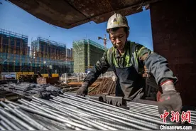 劳动节探访最美劳动者：勤劳双手为未来“添砖加瓦”图片