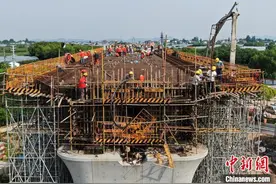走进江苏南沿江城际铁路 感受“热火朝天”的劳动场面图片