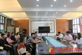 市十三中召开校长履新会图片