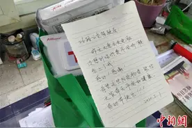 电脑失而复得 小伙为公交车长送特殊礼物表谢意图片