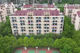 高校暖心“宿管天团”：被子已晒好 等你回学校视频封面