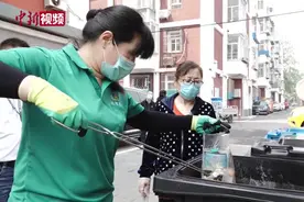 北京垃圾分类新规实施 居民投放被问“这是什么垃圾”视频封面