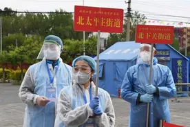 青春在战“疫”中绽放图片