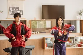 易烊千玺、杨迪在线“吃瓜”，何炅、谢娜翻唱经典嗓音动人图片
