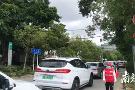 大鹏现报复性岀游！交警：建议"五一"假期后再来玩图片
