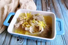 酸菜粉条炖排骨：口感酸爽很是下饭，全家人抢着吃图片