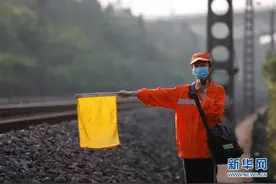 “大篷车”女孩的假日坚守图片