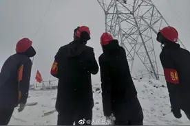 新纪录！世界海拔最高500千伏输电铁塔完成组立图片
