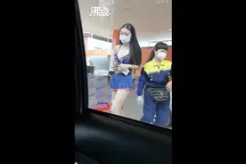 广西一加油站让女模特穿比基尼搞促销：想看美女加1元图片