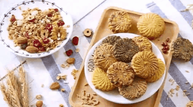 代餐饼干不仅低热量,饱腹感高,而且还能祛湿排毒,促进脂肪燃烧,加快新