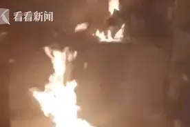 令人窒息的操作！煤气罐呲呲漏气 女子竟用打火机查看……图片