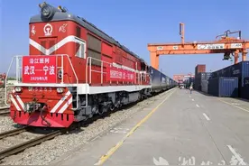 武汉首开至宁波沿江班列图片