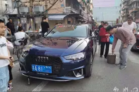 芜湖一男子看见豪车心里不平衡竟砸车 并扬言要让父亲破费图片