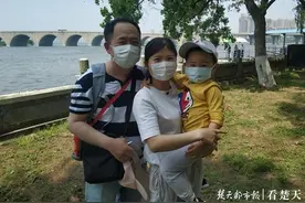护士妈妈延期三个月带儿子重逛动物园，经历过生离死别更珍惜寻常日子图片