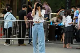 年轻人都去这儿：穿汉服、长裙，拍照打卡！小姐姐遇见网红景点竟带来独特“清凉”图片
