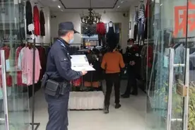 女子在试衣间做出这举动，结果让自己后悔不已图片
