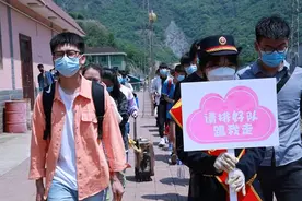 秦岭小慢车为大山里的孩子再次开启上学路图片