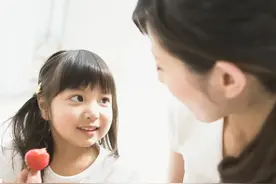 拿走手机孩子就嚎啕大哭？除了惩罚，还有一个好办法图片