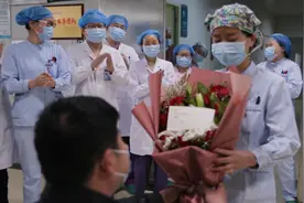 女友去一线抗疫，他临行塞婚戒归来补求婚视频封面
