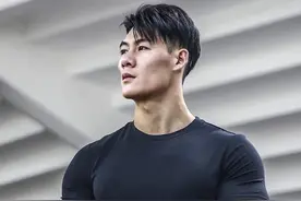 科学健身一分钟｜职业健美冠军教您练出男人的肩膀图片