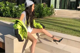 71岁的年龄，21岁的身材：婚纱女王的不老人生太slay了图片