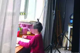 男子家暴中成长信奉“棍棒教育”逼6岁儿子“头悬梁”读书还练“铁头功”图片