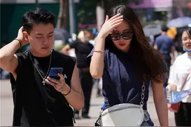 快来打望！漫步在山城街头的重庆美女图片